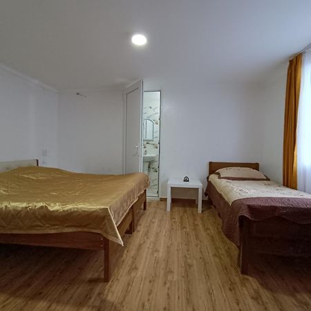 Guesthouse Mery Koboeleti Buitenkant foto