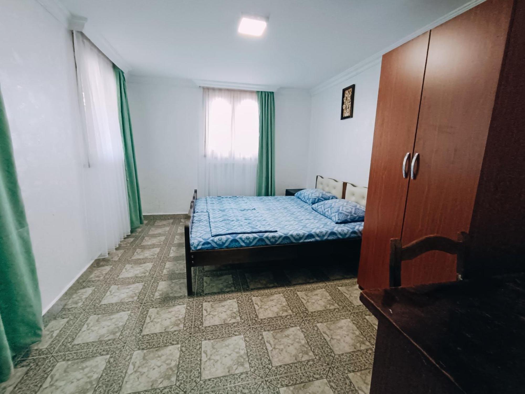 Guesthouse Mery Koboeleti Buitenkant foto