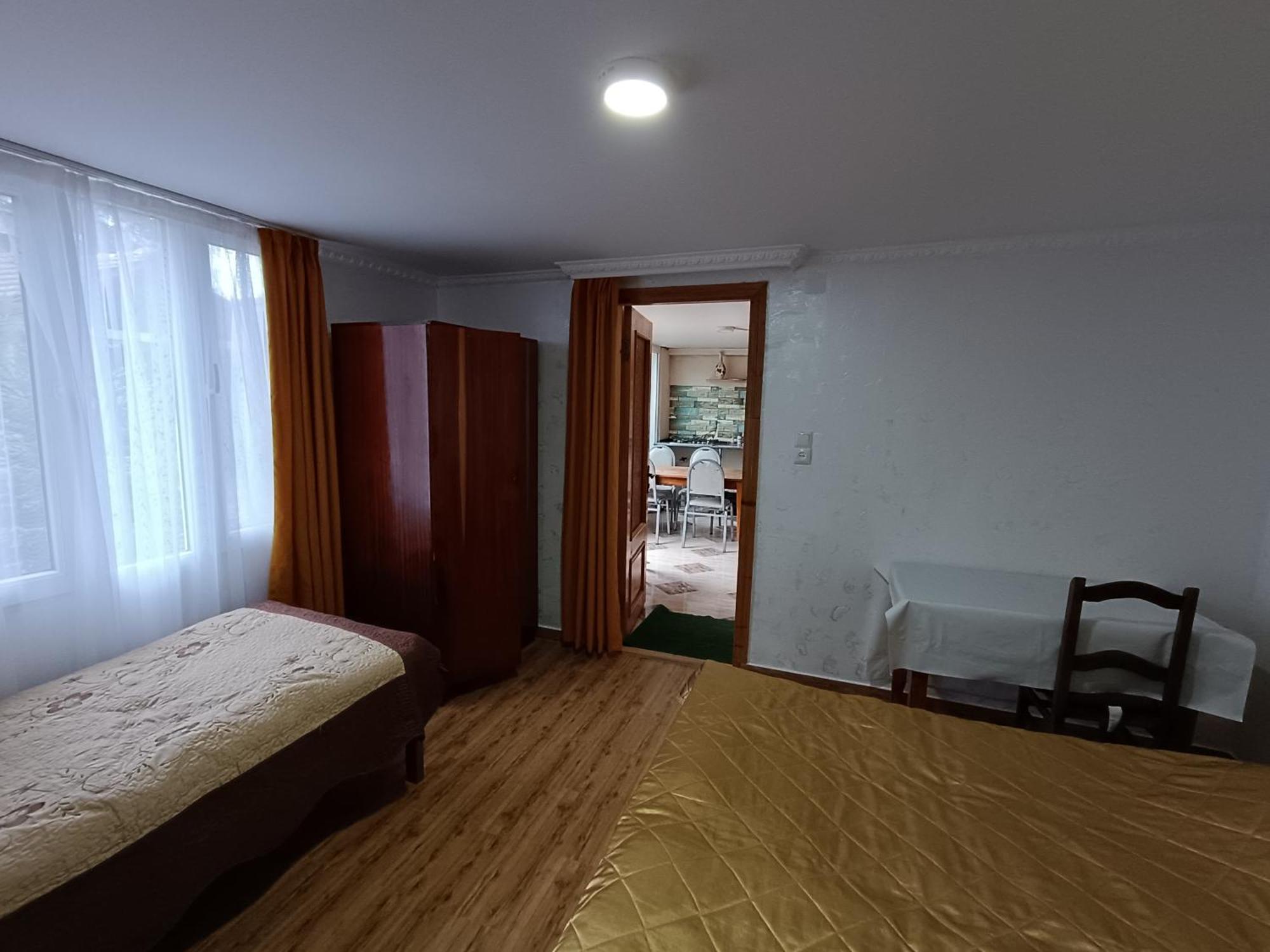 Guesthouse Mery Koboeleti Buitenkant foto