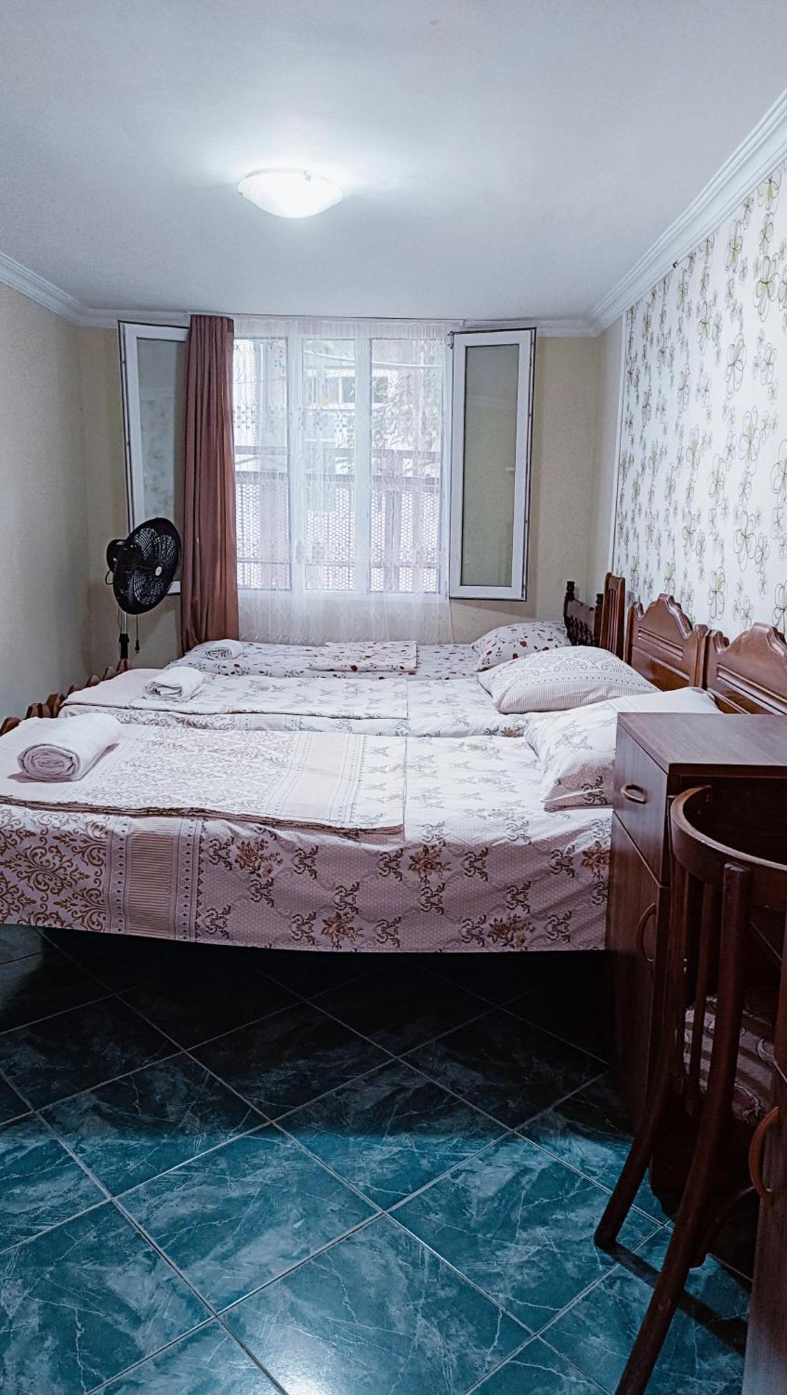 Guesthouse Mery Koboeleti Buitenkant foto