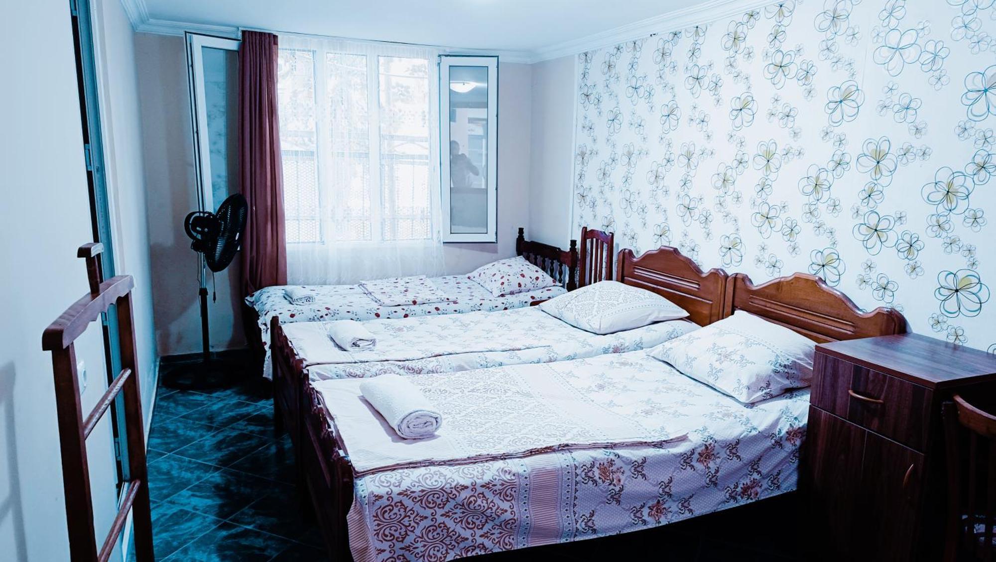 Guesthouse Mery Koboeleti Buitenkant foto