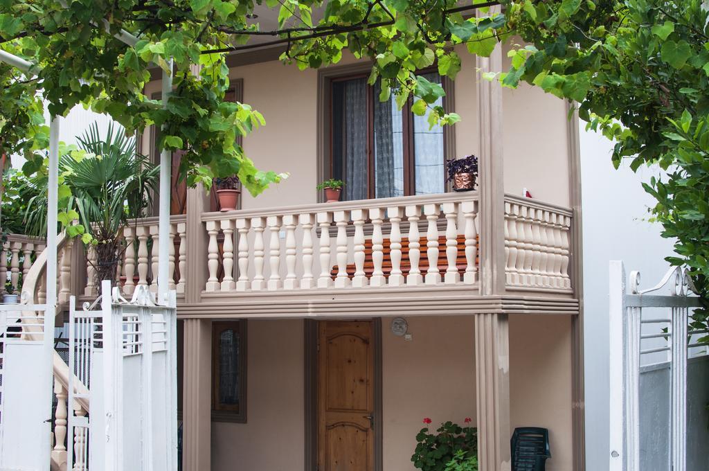 Guesthouse Mery Koboeleti Buitenkant foto